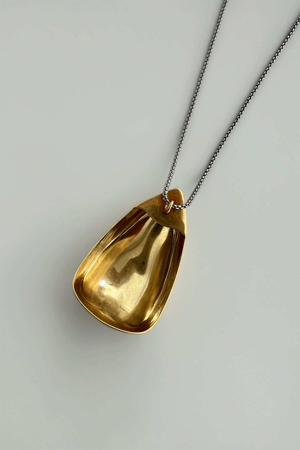 Golden Petal Long Necklace【MWNL260205】