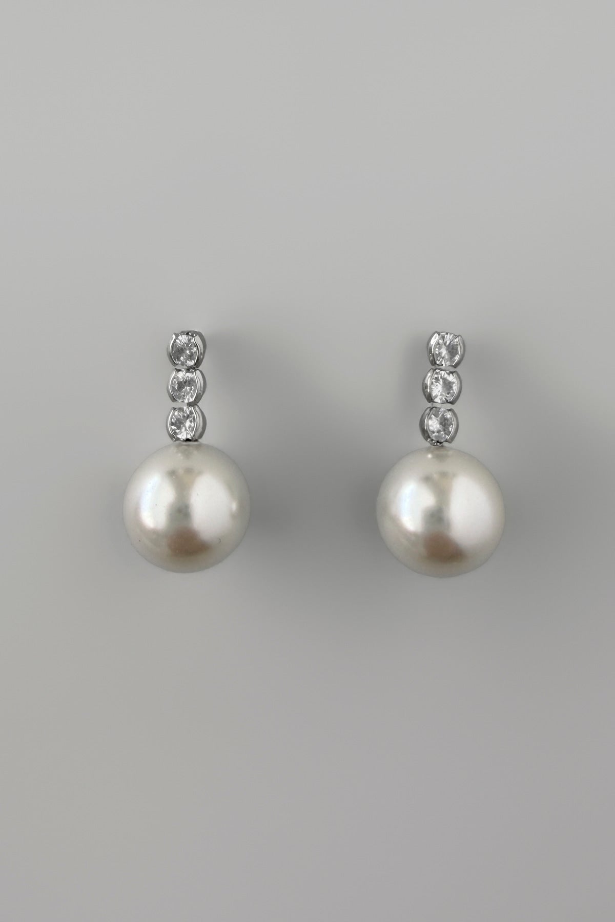 Lightline Pearl Drop Earrings  12mm【MWER260604】
