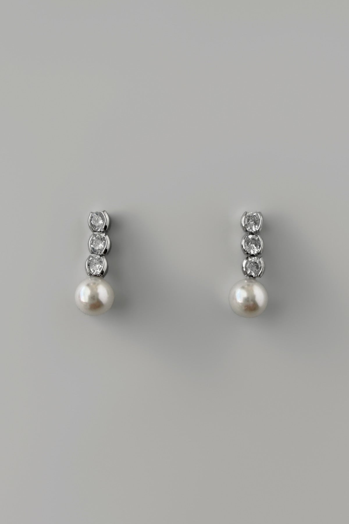 Lightline Pearl Drop Earrings  6mm【MWER260603】