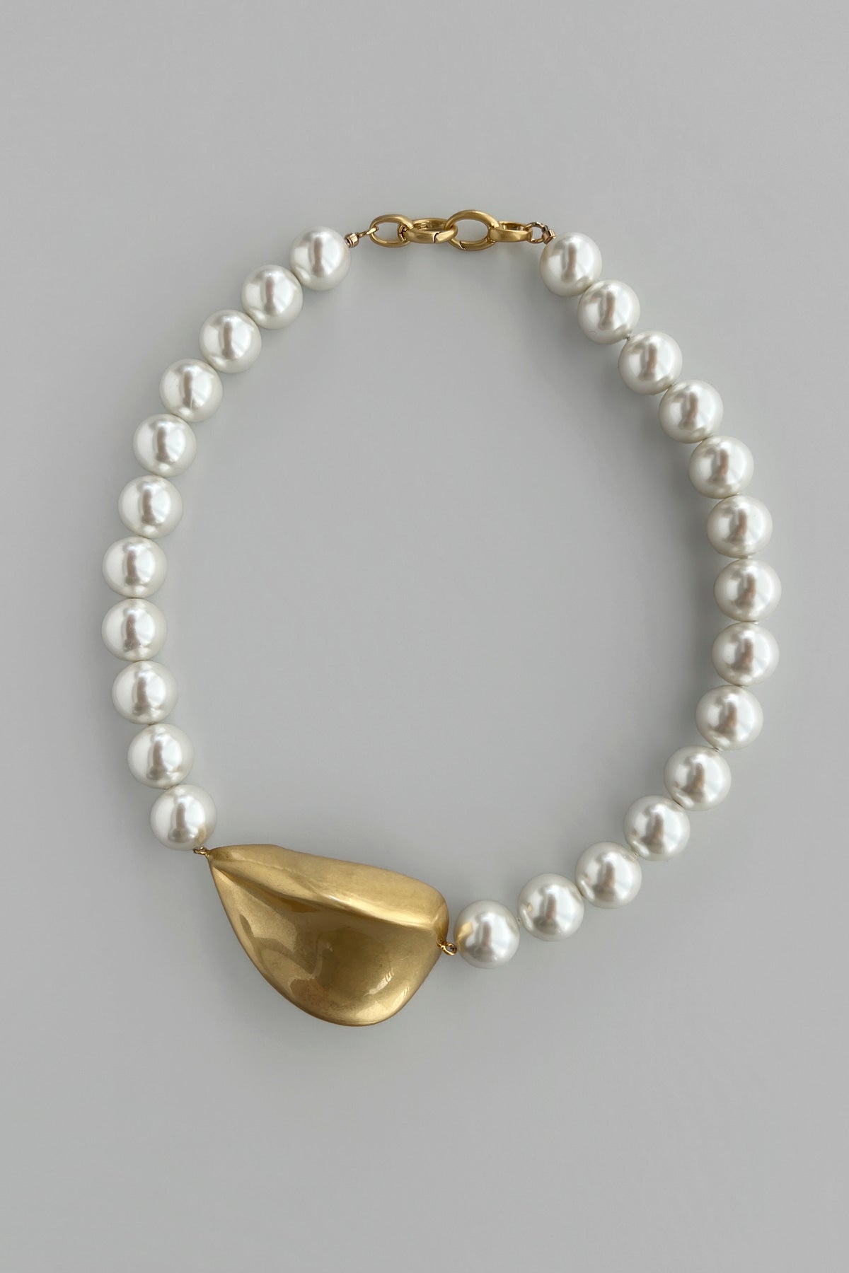 Golden Petal Pearl Necklace【MWNL260204】