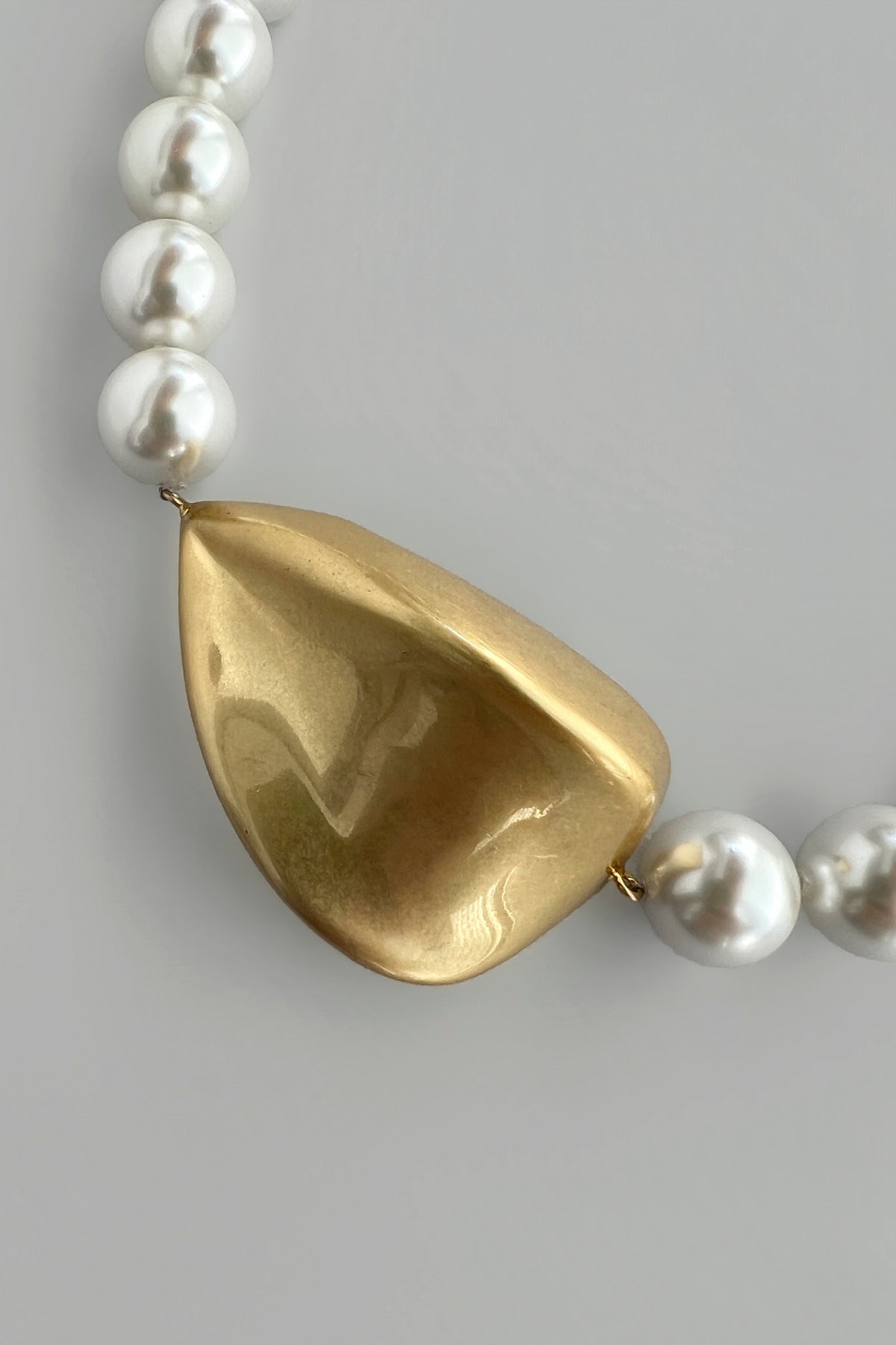 Golden Petal Pearl Necklace【MWNL260204】